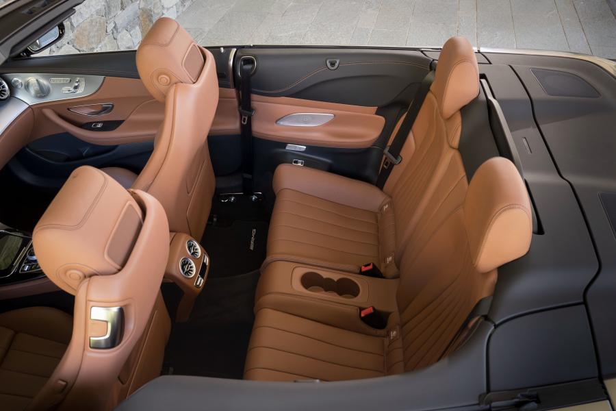 Интерьер Mercedes-Benz E220 d Cabriolet 2017 года  (WW) (фото 5 из 24)